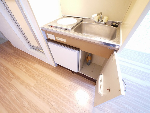 神殿マンション3号棟のキッチン|コンパクトなキッチンで掃除もラクラク
