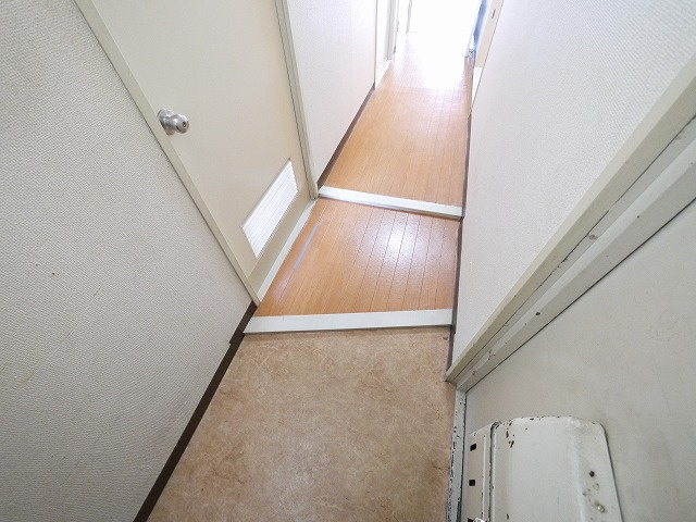 奈良ガーデンハイツの玄関|収納もある玄関です