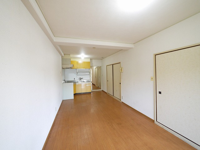 奈良ガーデンハイツの居間・リビング|ゆったり過ごせる居間です