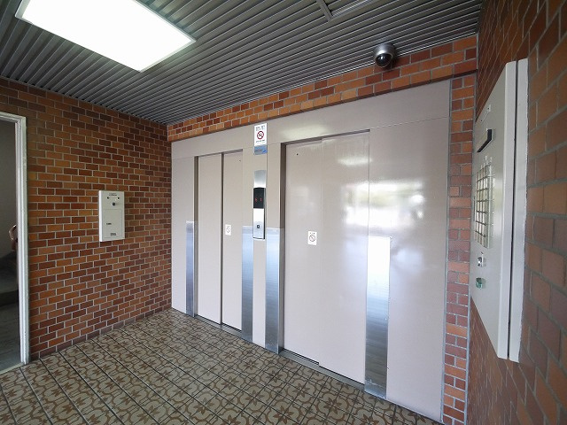 奈良ガーデンハイツのその他共用部分|エレベーターも付いております。