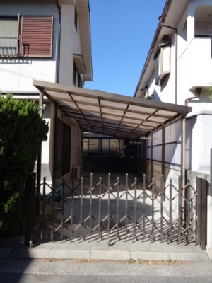 【駐車場】 | 伊保崎戸建（小東邸） | 屋根付き駐車場２台分無料！