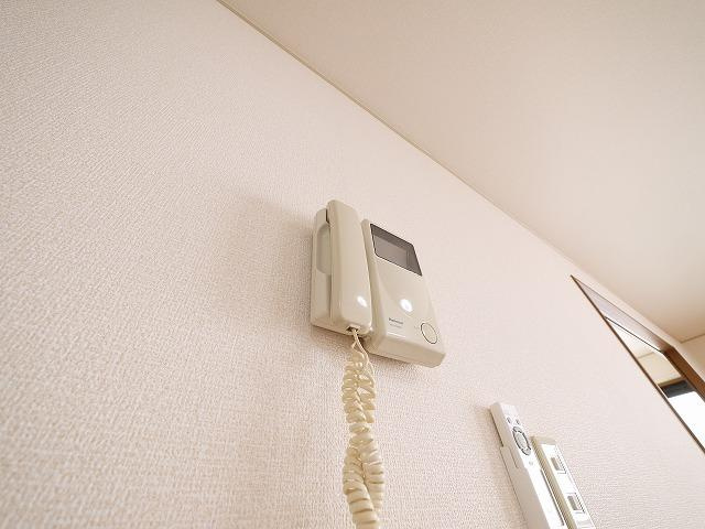 エスポワール（西九条町）のセキュリティ|お顔が見えるモニター付きインターホンで安心。