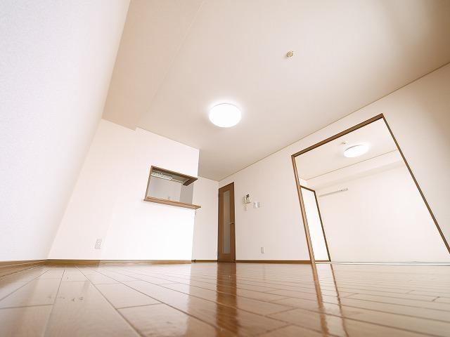 エスポワール（西九条町）の居間・リビング|ゆったり過ごせるリビングです