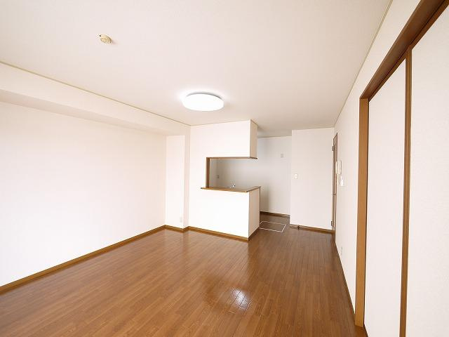 エスポワール（西九条町）の居間・リビング|使いやすいリビングです