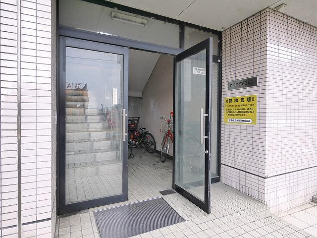 あじさい第三ビルのエントランス|毎日通るエントランスはこのようになっています