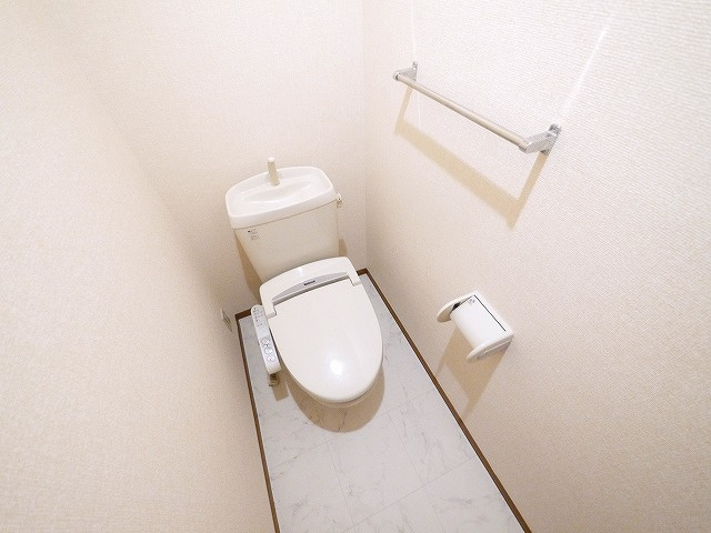 メゾンプレミール　Ｃ棟のトイレ|落ち着いたトイレです