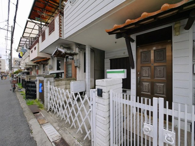 服部一戸建（5丁目）のその他共用部分|駐車場付きの戸建物件です。