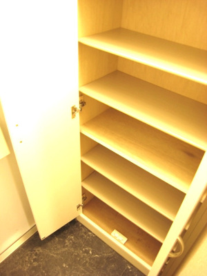 【収納】 | 言問 | シューズボックスが造りつけてあります。