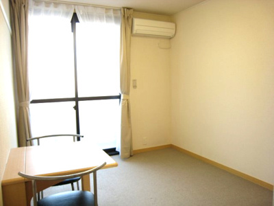 【居間・リビング】 | 言問 | １Fはフローリングです。
同物件別室　１Kタイプになります。