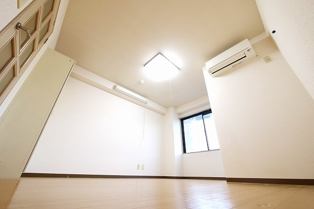 高畑マンションの洋室|使い勝手のいい洋室です
