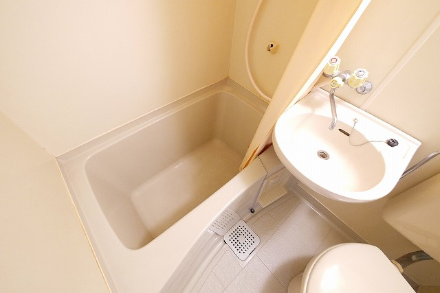 高畑マンションの浴室|落ち着いた空間のお風呂です