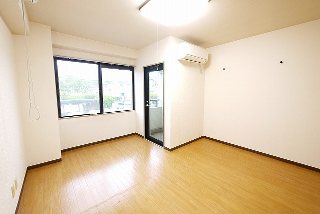 高畑マンションの寝室|落ち着いて過ごせるお部屋なので、寝室にいかがでしょうか