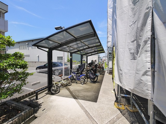 エスポワール アネックスのその他共用部分|ゆったりとした駐輪スペース。