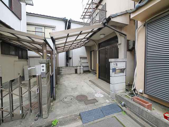 菊田邸の駐車場|カースペースもあります