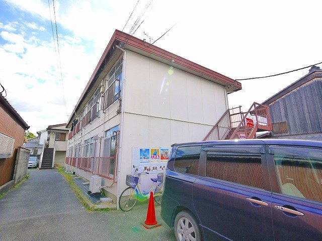 春日アパートの外観|キレイな外観です。