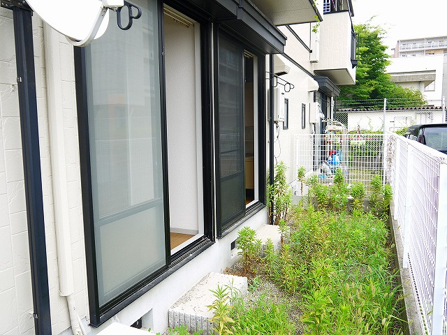 パナメゾン弐番館の庭|簡単な家庭菜園も楽しめるお庭です