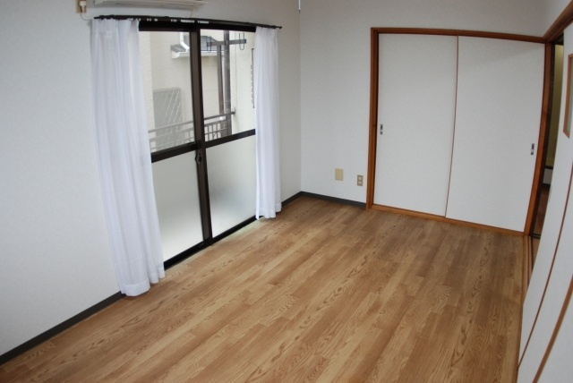 郡津マンションの寝室