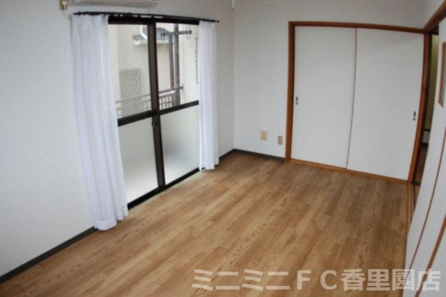 郡津マンションの寝室