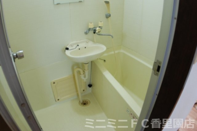 郡津マンションの浴室