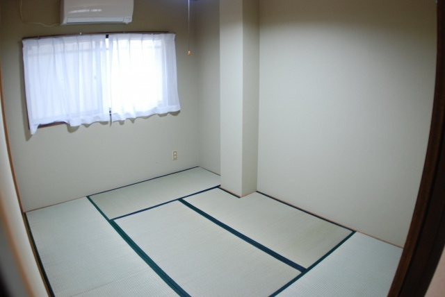 郡津マンションの和室