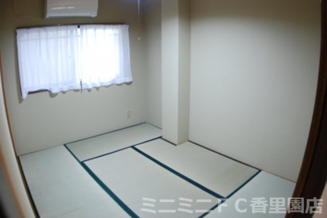 郡津マンションの和室