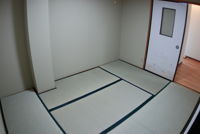 郡津マンションの和室