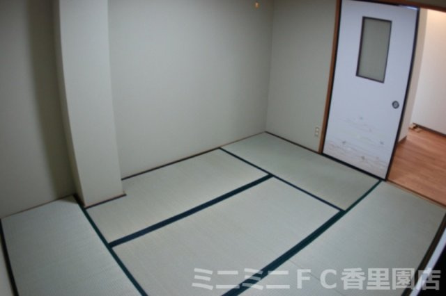 郡津マンションの寝室