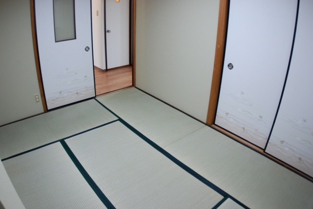 郡津マンションの和室