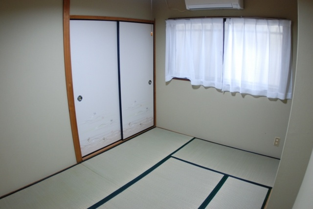 郡津マンションの和室