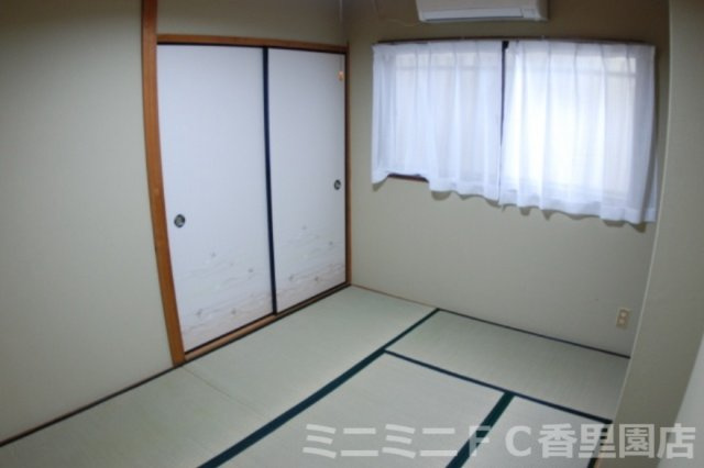 郡津マンションの和室