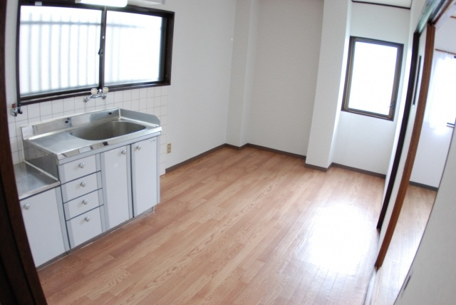 郡津マンションの居間・リビング