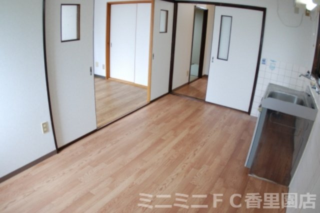 郡津マンションの居間・リビング