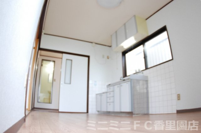 郡津マンションの居間・リビング