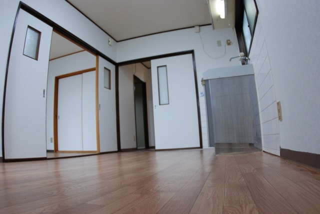 郡津マンションの居間・リビング