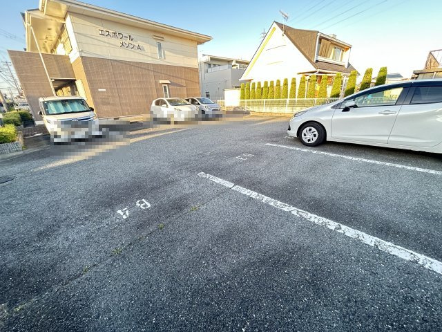 エスポワールメゾンＡの駐車場