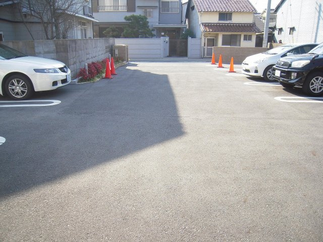 セジュール東雲の駐車場