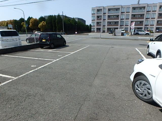 サンシャインハイムの駐車場