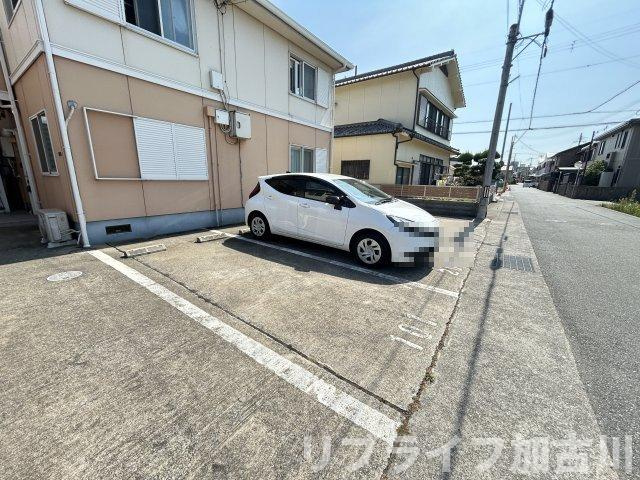グリーンアヴェニュー古宮の駐車場
