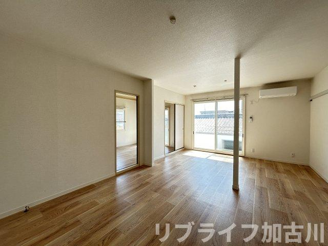 グリーンアヴェニュー古宮の居間・リビング