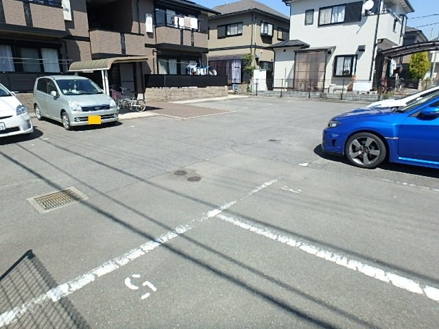 ドミールＢ棟の駐車場