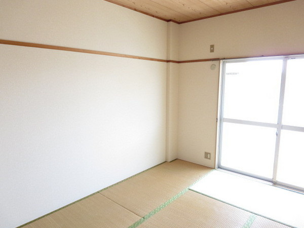 ファミーユ友沢弐番館の和室