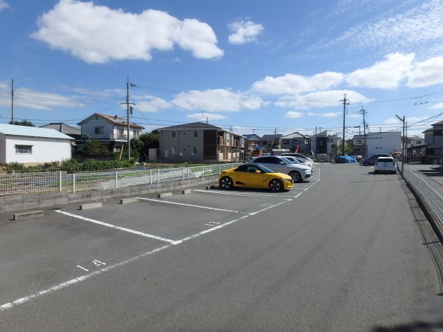 ノーブルハイツの駐車場