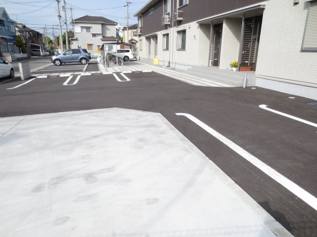 プティヴィラージュの駐車場