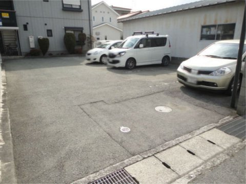 ハイツ北在家の駐車場