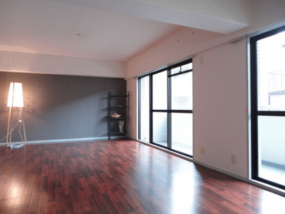 【居間・リビング】 | メゾン・ル・シエール | ※リノベ前のお写真です※