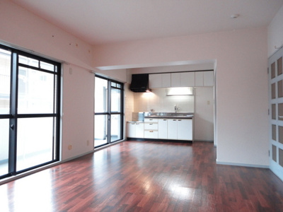 【居間・リビング】 | メゾン・ル・シエール | ※リノベ前のお写真です※