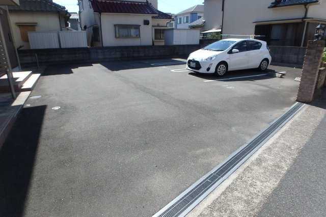 エストレリータの駐車場
