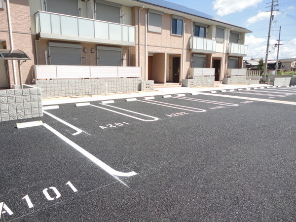 MASTCOURT新野辺Aの駐車場