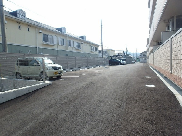 ヴェルドミール２の駐車場