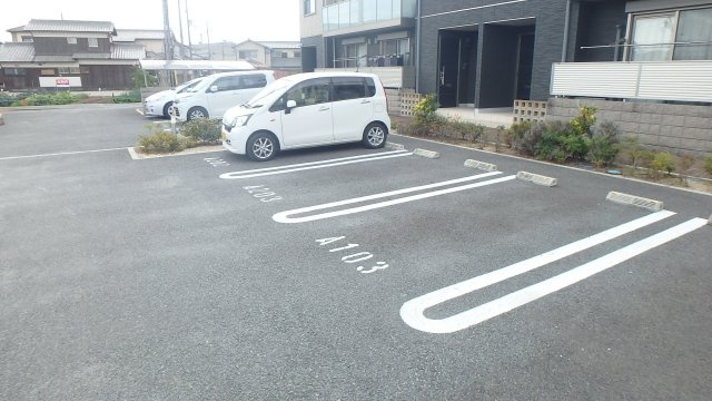 シャーメゾン水足Aの駐車場